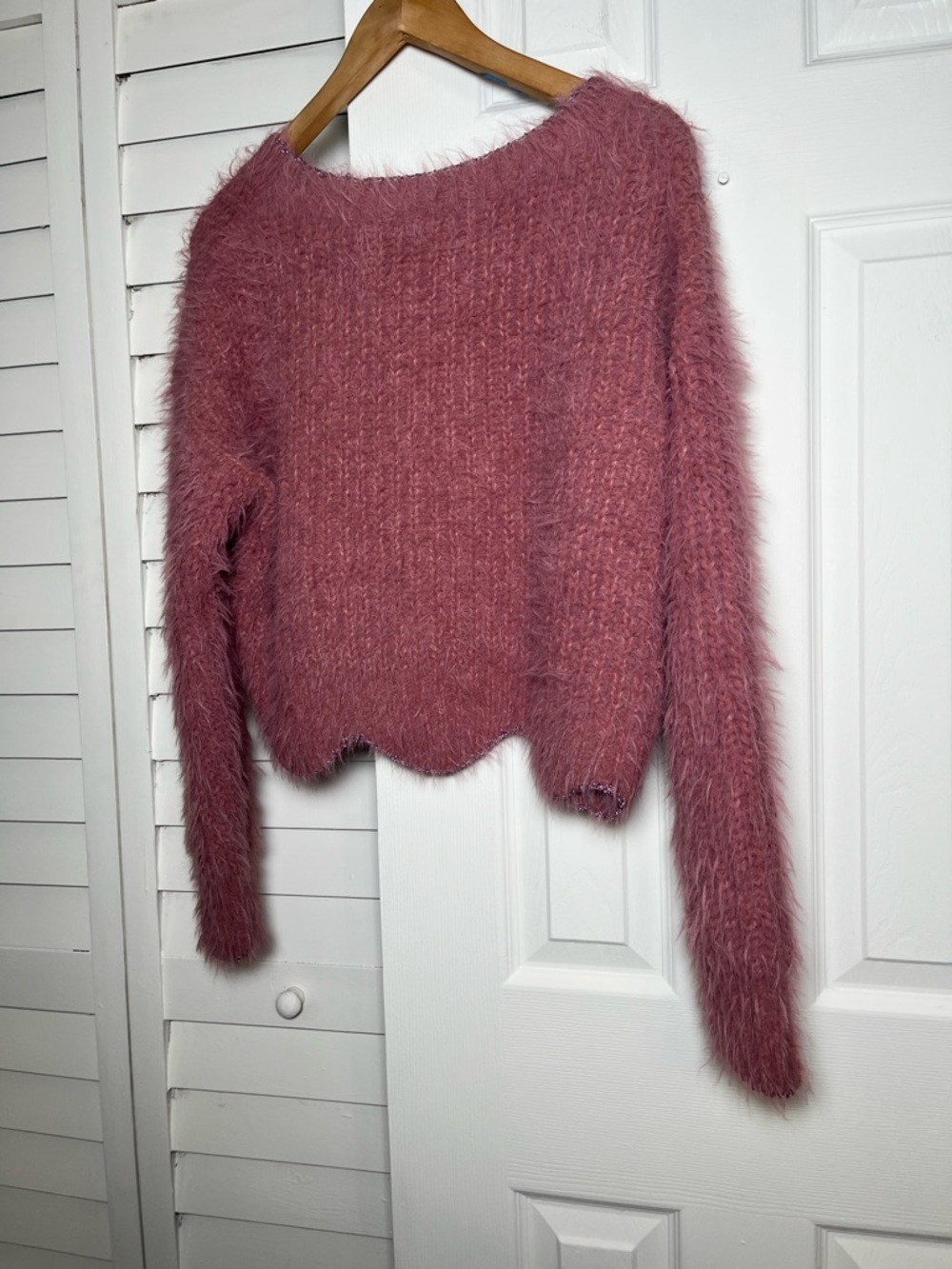 Ivory Rose Pink Eyelash Knit Scalloped Hem Crop Sweater Size Medium - Picture 9 of 17